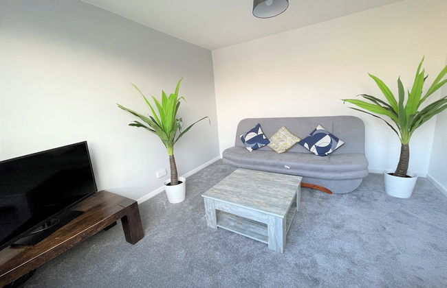 Bright & Airy 3BR Home with Parking - Foto 9