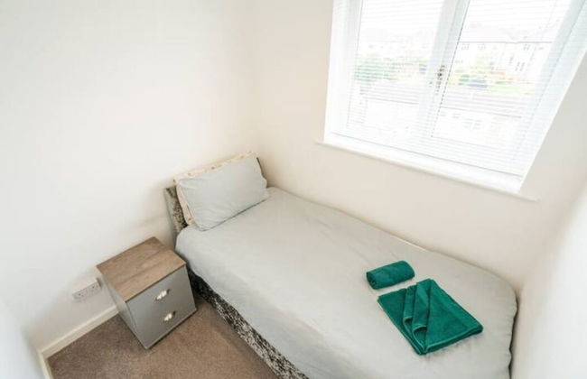Bright & Airy 3BR Home with Parking - Foto 5