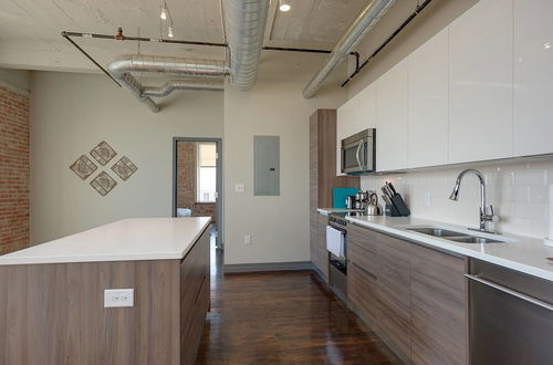 Photo 5 - Modern 1bd in the Core of Downtown