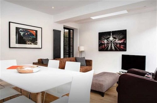 Foto 9 - Stylish Newly Refurbished 2 Bedroom Flat With Terrace
