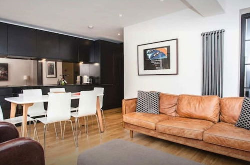 Photo 11 - Stylish Newly Refurbished 2 Bedroom Flat With Terrace