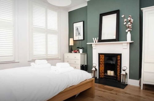 Photo 6 - Stylish Newly Refurbished 2 Bedroom Flat With Terrace