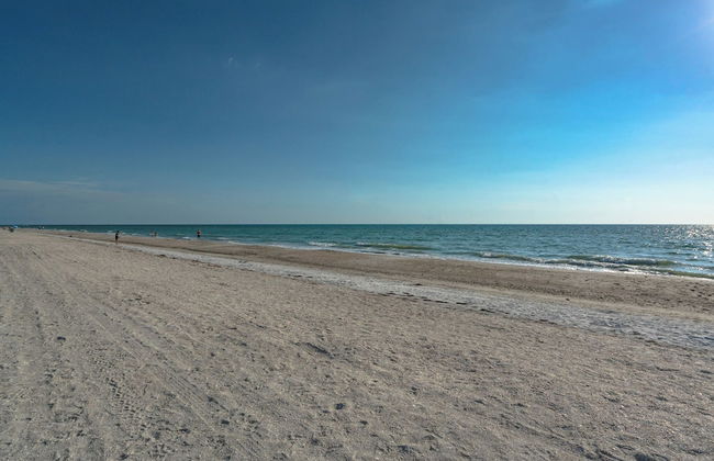 Reflections on the Gulf - Foto 29