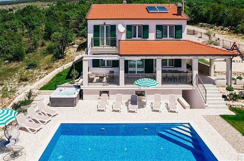 Foto 35 - Splendid Villa With Panoramic View