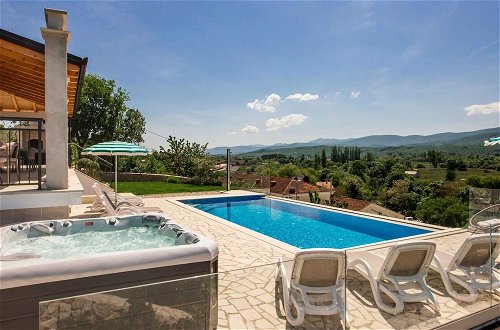 Foto 19 - Splendid Villa With Panoramic View