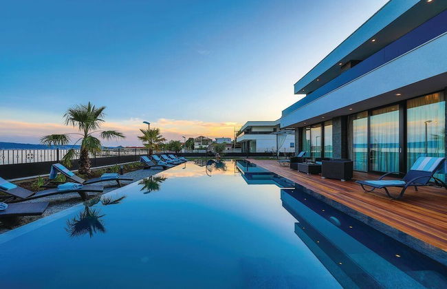 Beachfront Villa Baronessa with Pool - Foto 1