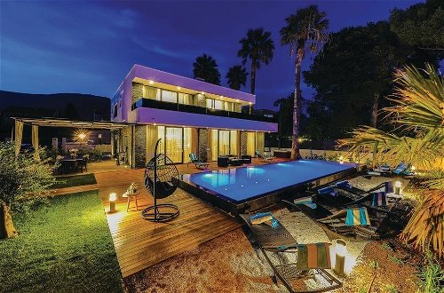 Foto 45 - Beachfront Villa Baronessa with Pool