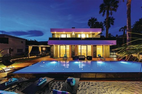 Foto 40 - Beachfront Villa Baronessa with Pool