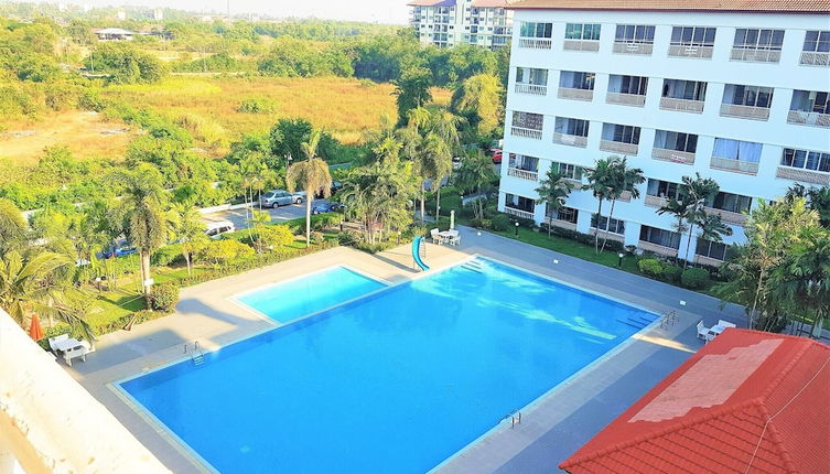 Photo 1 - Pool View Apartment