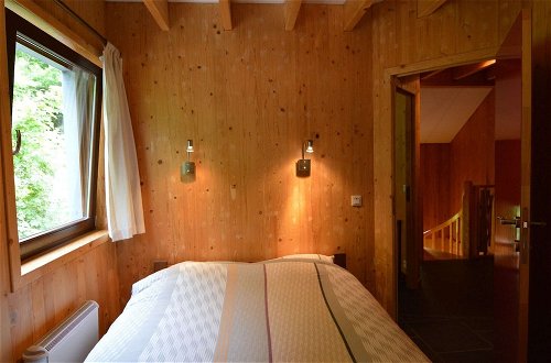 Photo 5 - Comfortable Modern Chalet With Wood Finish