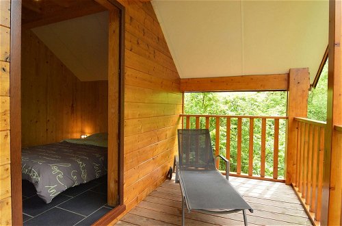 Photo 4 - Comfortable Modern Chalet With Wood Finish