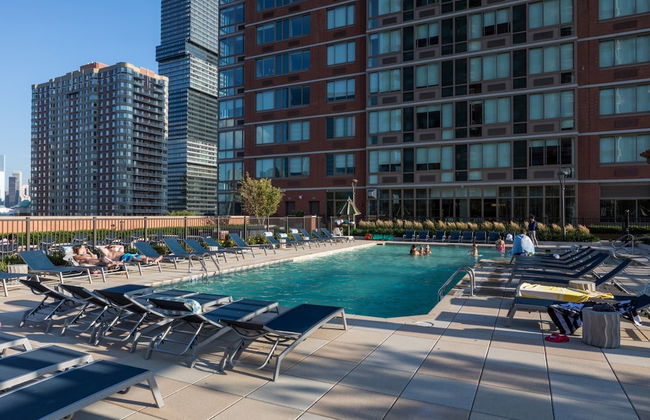 Bluebird Suites near Newport Center - Foto 1
