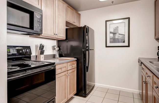 Bluebird Suites near Newport Center - Foto 17