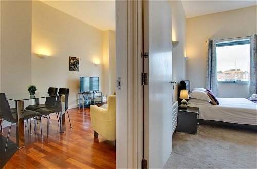 Foto 7 - Week2Week Fabulous 1 Bedroom City Centre Apartment