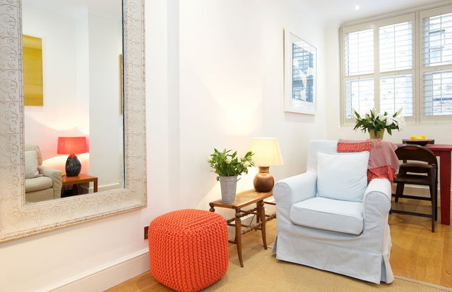 JOIVY English Retro 2BR Apt Near Battersea Park - Foto 13