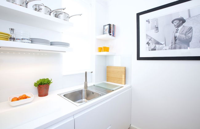 JOIVY English Retro 2BR Apt Near Battersea Park - Foto 6