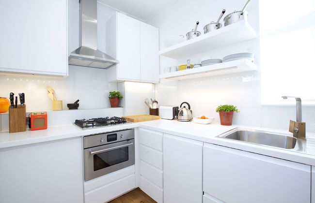 JOIVY English Retro 2BR Apt Near Battersea Park - Foto 8