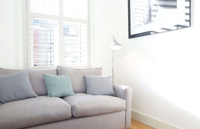 JOIVY English Retro 2BR Apt Near Battersea Park - Foto 18
