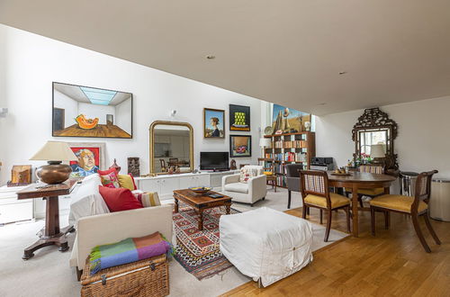 Photo 9 - ALTIDO Artsy Studio Flat in Fulham near River Thames