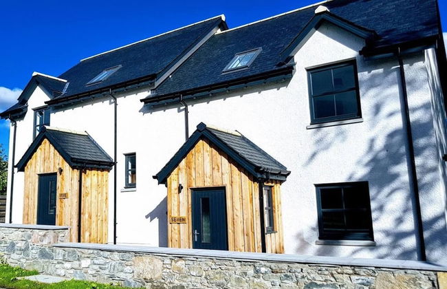 Stunning 3-bed Cottage in the Village of Tomintoul - Photo 1