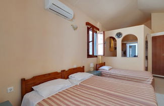 Foto 3 - Pretty Holiday Home in Symi Island With Balcony