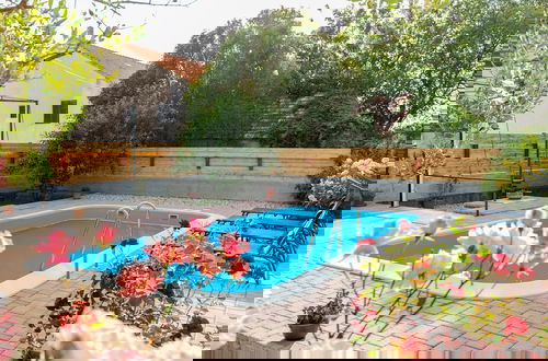 Foto 26 - Holiday Retreat With Swimming Pool