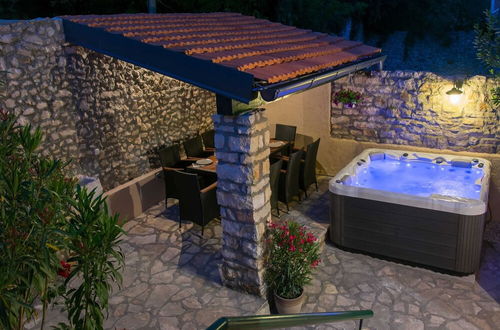 Foto 14 - Pet-friendly Holiday Home in Sukošan with Hot Tub