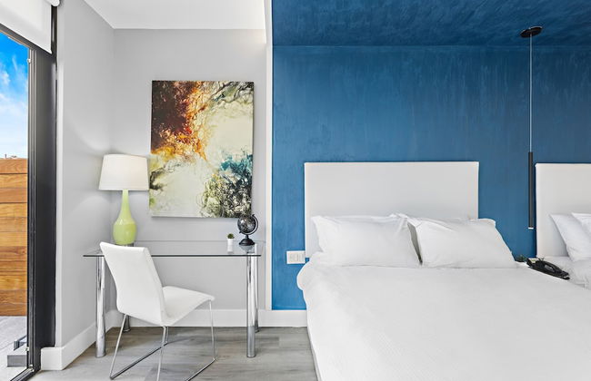 Global Luxury Suites at The Arches - Photo 32