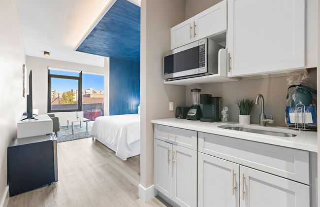 Global Luxury Suites at The Arches - Photo 59