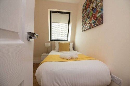 Foto 17 - Stayzo Castle Penthouse 16- A Clean Fresh Modern Apartment With Free Wi-fi