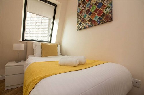 Foto 19 - Stayzo Castle Penthouse 16- A Clean Fresh Modern Apartment With Free Wi-fi