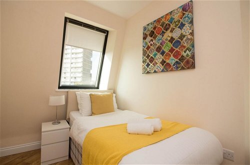 Foto 6 - Stayzo Castle Penthouse 16- A Clean Fresh Modern Apartment With Free Wi-fi