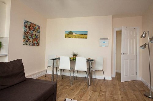 Foto 24 - Stayzo Castle Penthouse 16- A Clean Fresh Modern Apartment With Free Wi-fi