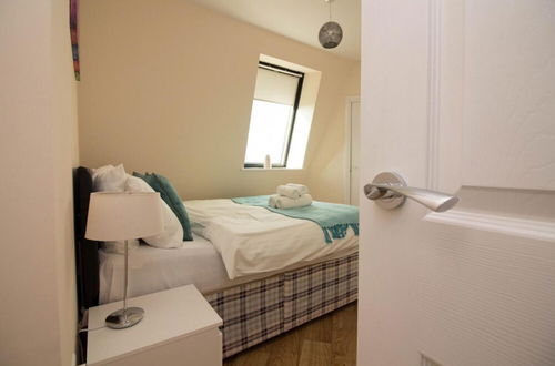 Photo 2 - Stayzo Castle Penthouse 16- A Clean Fresh Modern Apartment With Free Wi-fi