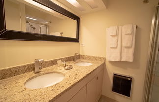 Photo 3 - Lincoln Park Suites Operated by Roscoe Village Guesthouse