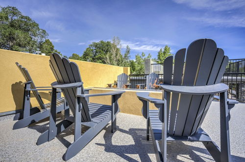 Photo 5 - Downtown Skyline Rooftop Patio Modern Townhome
