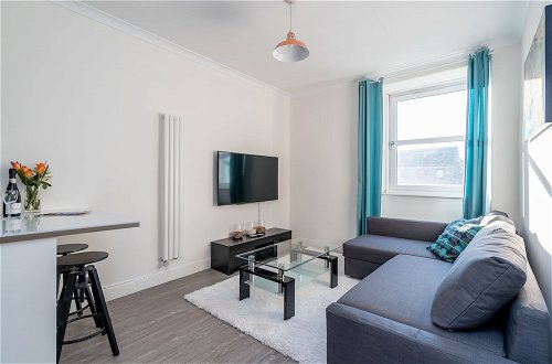 Photo 12 - Silver Lining Charming Meadowbank Flat