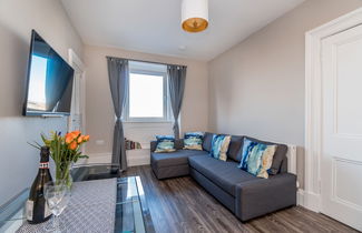 Photo 2 - Silver Lining Charming Meadowbank Flat