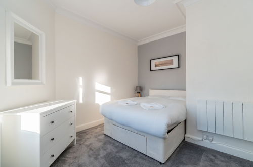 Photo 4 - Silver Lining Charming Meadowbank Flat