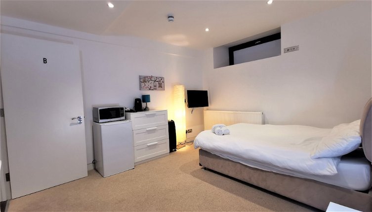 Photo 1 - Spacious Double Room with en-suite - 2b