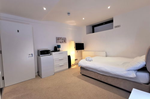 Photo 1 - Spacious Double Room with en-suite - 2b