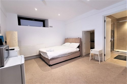 Photo 3 - Spacious Double Room with en-suite - 2b