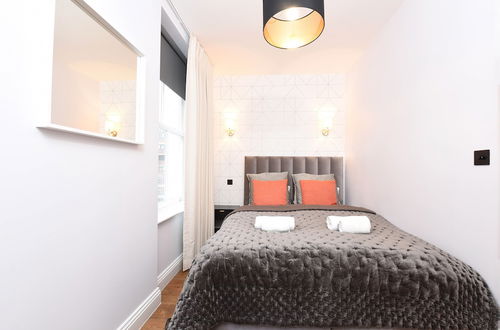 Photo 14 - Stylish & Spacious Deluxe Apartments near Victoria Station