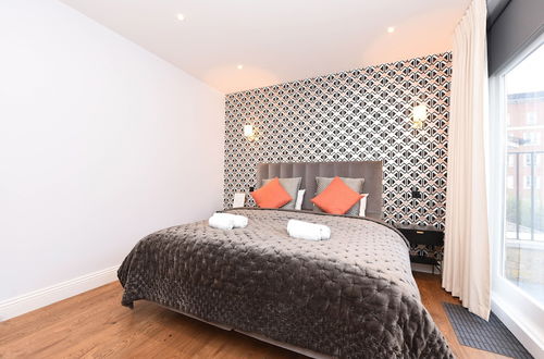 Photo 15 - Stylish & Spacious Deluxe Apartments near Victoria Station