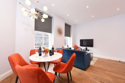 Photo 16 - Stylish & Spacious Deluxe Apartments near Victoria Station