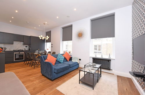 Photo 29 - Stylish & Spacious Deluxe Apartments near Victoria Station