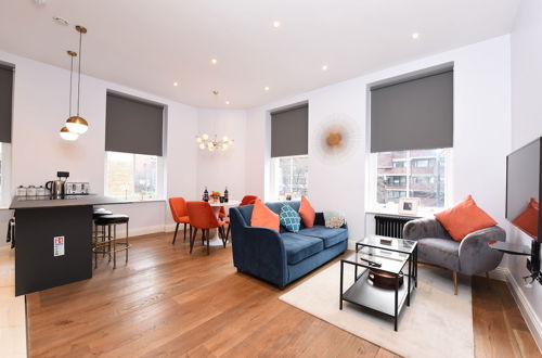 Photo 26 - Stylish & Spacious Deluxe Apartments near Victoria Station