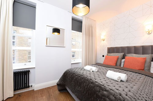 Photo 13 - Stylish & Spacious Deluxe Apartments near Victoria Station