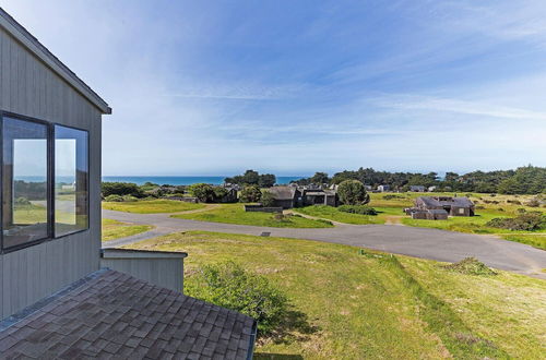 Photo 11 - Shining Sea Close to Beach Hot Tub