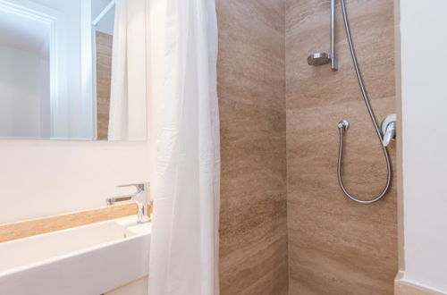 Foto 42 - RSH Trevi Fountain Luxury Apartment